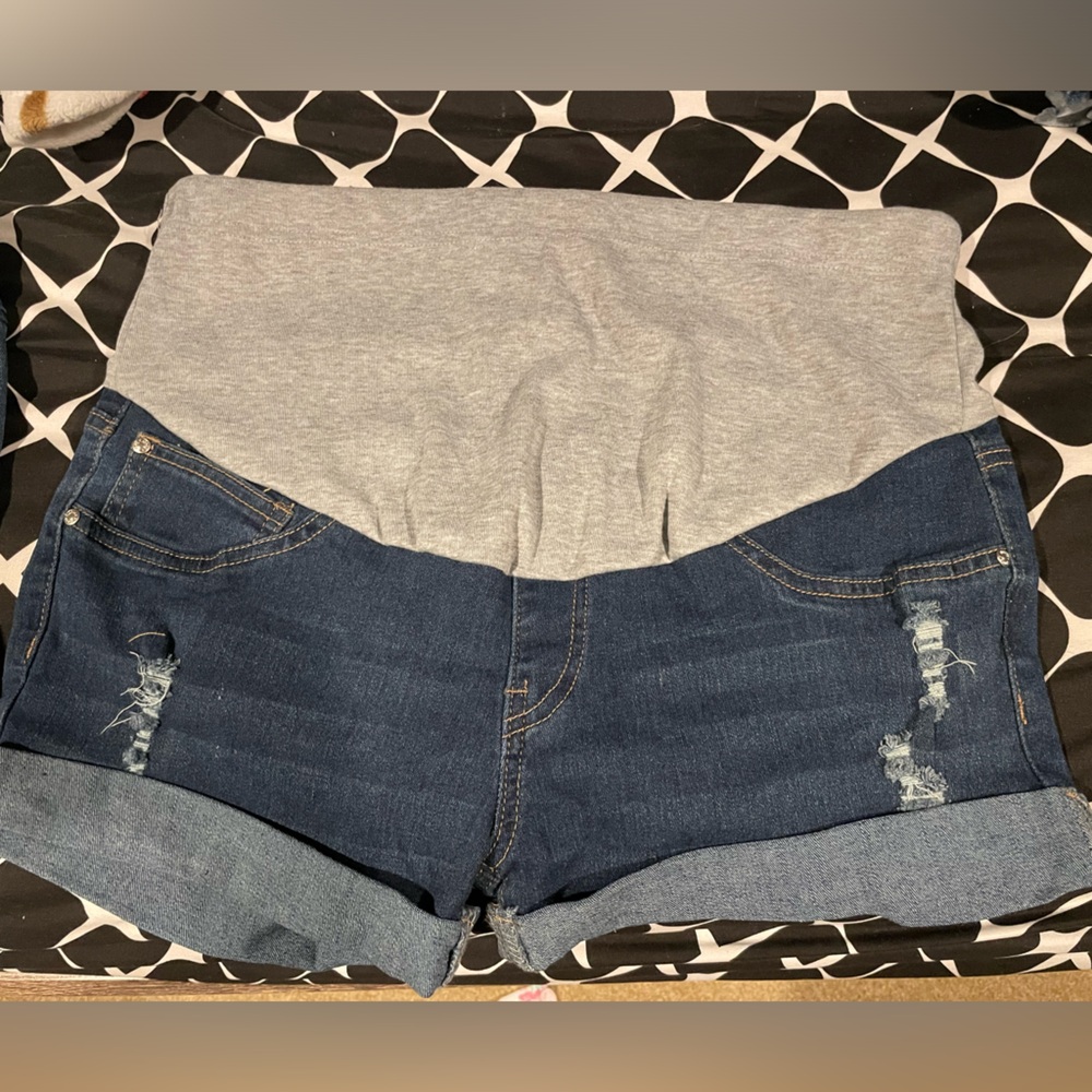 Maternity shorts